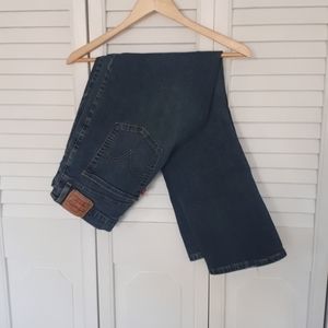 Relaxed boot cut Levi's. Size 12